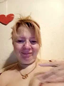 Snapshot of Lauri_scherri chatting on December 1, 6:36 am Lauri scherri online show from December 1, 6:36 am