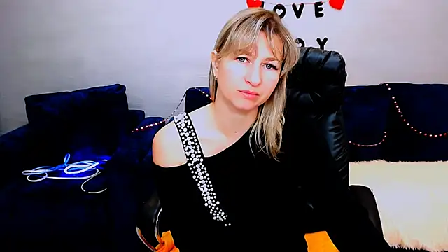 Snapshot of Incredible_Ariela chatting on September 27, 9:26 am Incredible Ariela online show from September 27, 9:26 am