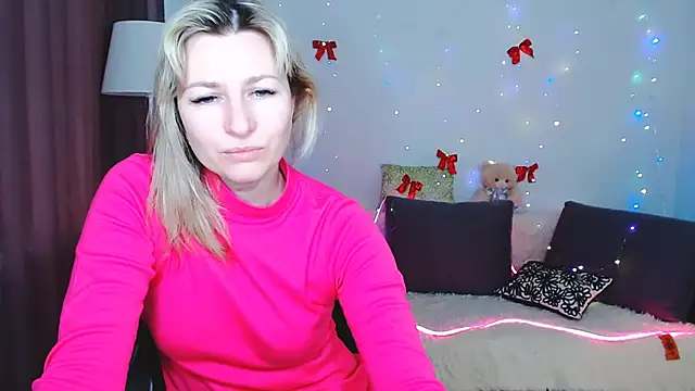 Snapshot of Incredible_Ariela chatting on February 14, 11:53 am Incredible Ariela online show from February 14, 11:53 am
