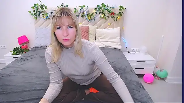 Snapshot of Incredible_Ariela chatting on September 11, 10:04 am Incredible Ariela online show from September 11, 10:04 am