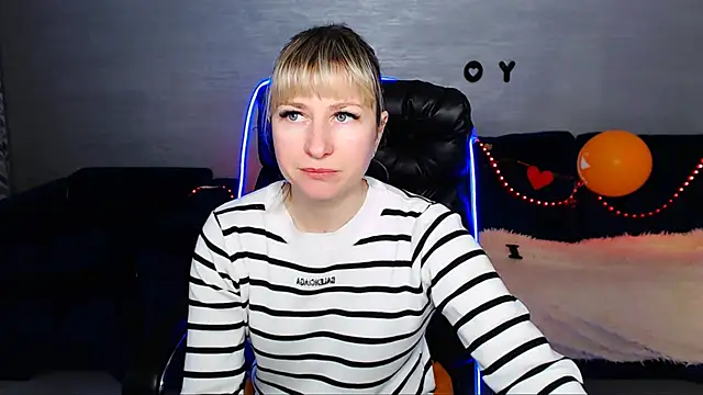 Snapshot of Incredible_Ariela chatting on March 7, 10:24 am Incredible Ariela online show from March 7, 10:24 am