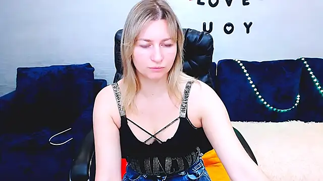 Snapshot of Incredible_Ariela chatting on October 7, 9:54 am Incredible Ariela online show from October 7, 9:54 am