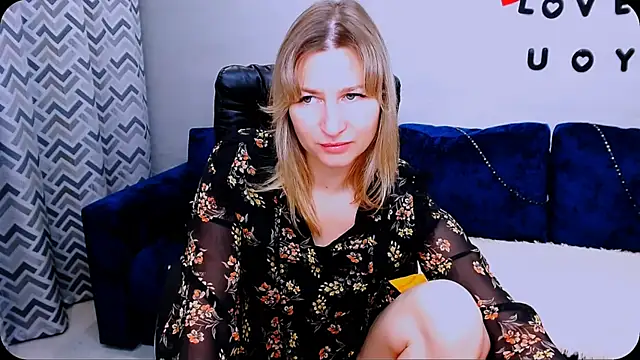 Snapshot of Incredible_Ariela chatting on October 12, 10:16 am Incredible Ariela online show from October 12, 10:16 am