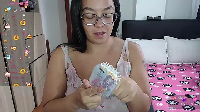 Snapshot of miia-big1boobs_ chatting on March 3, 2:49 pm miia-big1boobs online show from March 3, 2:49 pm