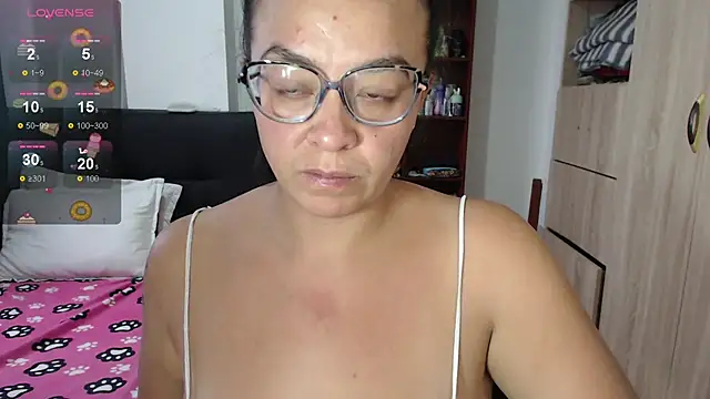 Snapshot of miia-big1boobs_ chatting on February 17, 9:43 pm miia-big1boobs online show from February 17, 9:43 pm