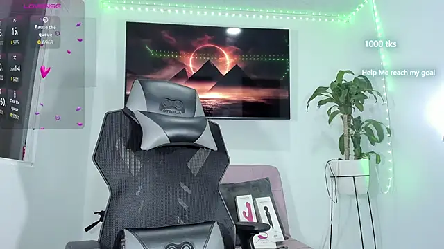 emily palmeer online show from December 2, 9:44 am