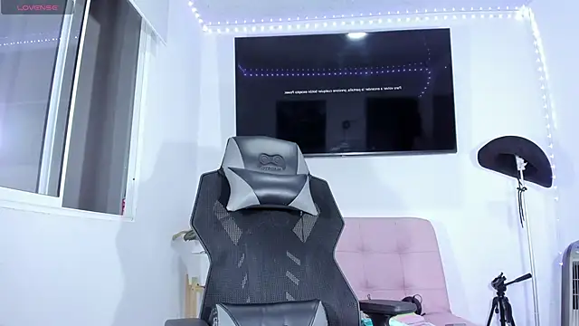 emily palmeer online show from March 9, 10:52 am