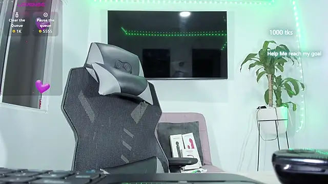 emily palmeer online show from November 27, 10:37 am