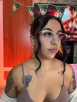 Snapshot of Tamara_Roberts1 chatting on July 5, 2:16 am Tamara Roberts1 online show from July 5, 2:16 am