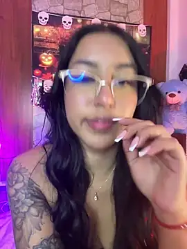 Snapshot of Tamara_Roberts1 chatting on October 4, 11:17 pm Tamara Roberts1 online show from October 4, 11:17 pm