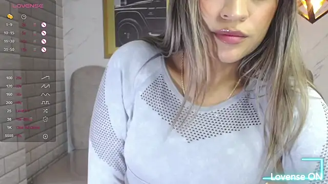 Snapshot of _Charlotte_v chatting on June 6, 4:45 pm Charlotte v online show from June 6, 4:45 pm