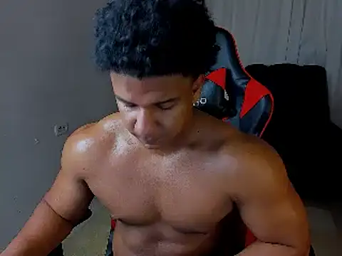 Snapshot of May_Dylan1 chatting on October 12, 8:54 pm May Dylan1 online show from October 12, 8:54 pm