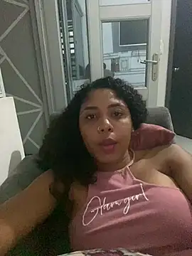 Snapshot of charlotteone chatting on February 18, 12:37 am charlotteone online show from February 18, 12:37 am