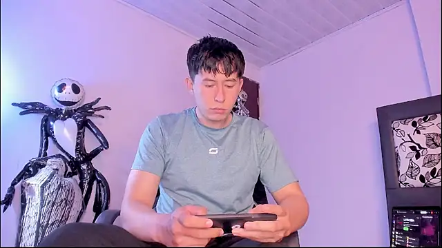 Snapshot of setsuna10 chatting on November 23, 1:04 am setsuna10 online show from November 23, 1:04 am