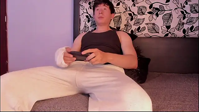 Snapshot of setsuna10 chatting on October 22, 12:43 am setsuna10 online show from October 22, 12:43 am