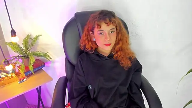 Snapshot of Medusa_velvet chatting on December 7, 3:58 pm Medusa velvet online show from December 7, 3:58 pm