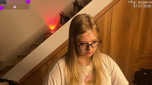 Snapshot of JacyWinslat chatting on July 8, 7:47 pm JacyWinslat online show from July 8, 7:47 pm