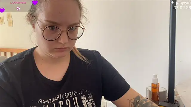 JacyWinslat online show from February 8, 9:07 am