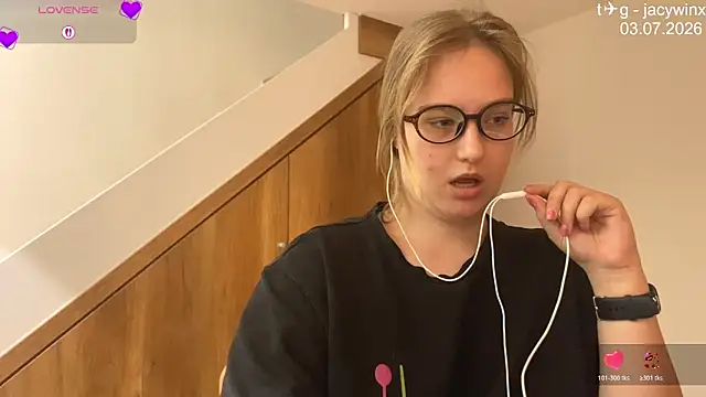 Snapshot of JacyWinslat chatting on July 3, 9:05 am JacyWinslat online show from July 3, 9:05 am