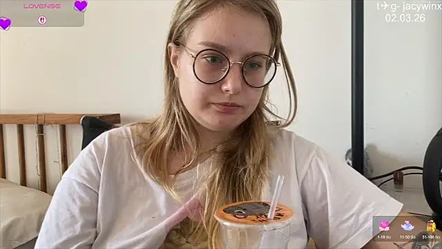 JacyWinslat online show from March 2, 7:59 am