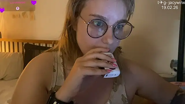 JacyWinslat online show from February 19, 11:40 am