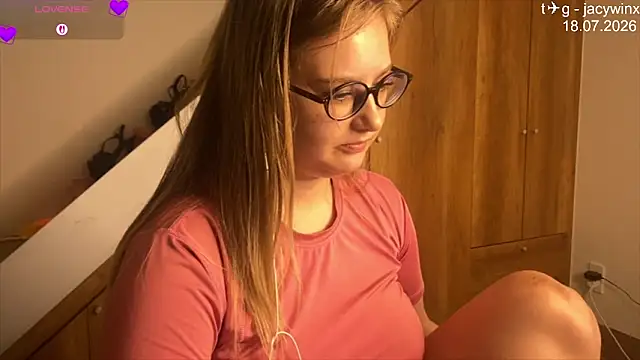 Snapshot of JacyWinslat chatting on July 18, 7:00 pm JacyWinslat online show from July 18, 7:00 pm