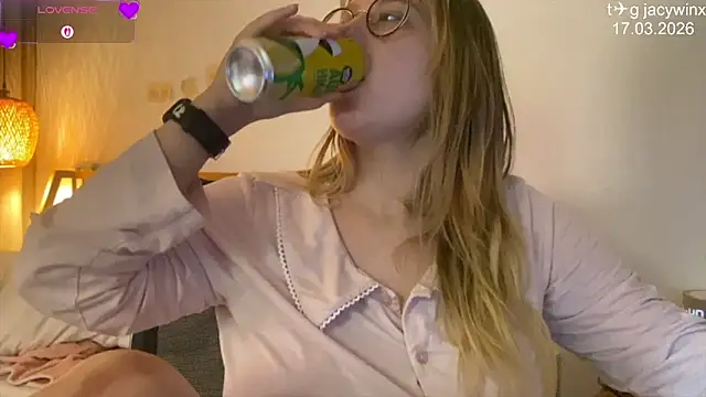 JacyWinslat online show from March 16, 9:17 pm