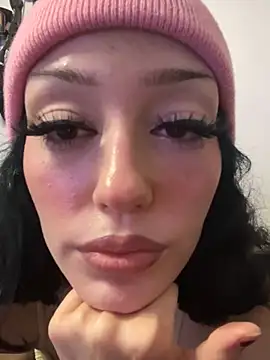 Snapshot of Pinkfairyy chatting on December 12, 6:57 am Pinkfairyy online show from December 12, 6:57 am