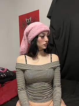 Snapshot of Pinkfairyy chatting on December 5, 7:54 am Pinkfairyy online show from December 5, 7:54 am