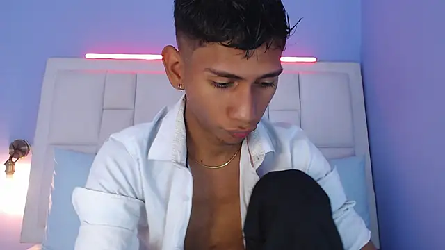 Snapshot of Nick_Collins18 chatting on December 17, 10:04 pm Nick Collins18 online show from December 17, 10:04 pm