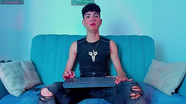 Snapshot of NeoRaptis chatting on March 22, 8:15 pm NeoRaptis online show from March 22, 8:15 pm