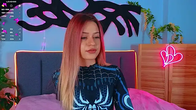 Snapshot of AlinaWalters chatting on September 22, 8:59 pm AlinaWalters online show from September 22, 8:59 pm