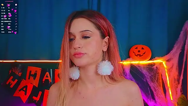 Snapshot of AlinaWalters chatting on November 1, 8:14 pm AlinaWalters online show from November 1, 8:14 pm