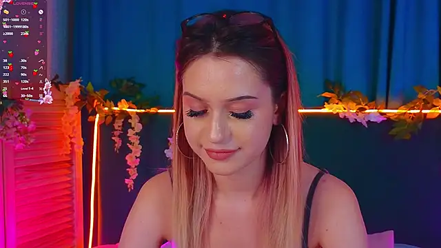 Snapshot of AlinaWalters chatting on November 26, 7:58 pm AlinaWalters online show from November 26, 7:58 pm