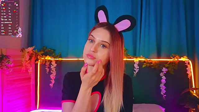 Snapshot of AlinaWalters chatting on November 19, 8:09 pm AlinaWalters online show from November 19, 8:09 pm