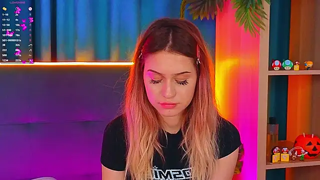 Snapshot of AlinaWalters chatting on November 9, 9:08 pm AlinaWalters online show from November 9, 9:08 pm