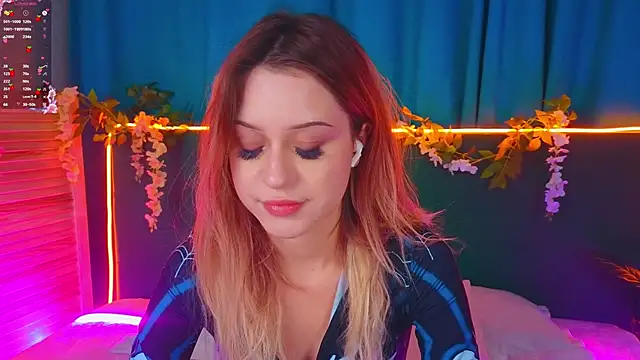 Snapshot of AlinaWalters chatting on November 29, 8:09 pm AlinaWalters online show from November 29, 8:09 pm