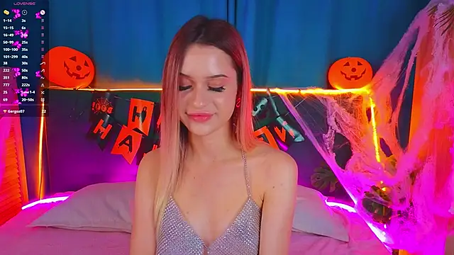 Snapshot of AlinaWalters chatting on October 29, 8:41 pm AlinaWalters online show from October 29, 8:41 pm