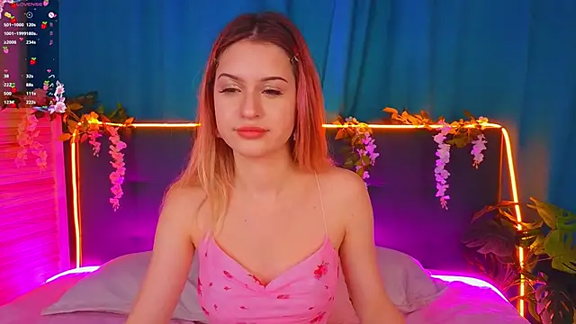 Snapshot of AlinaWalters chatting on November 14, 8:12 pm AlinaWalters online show from November 14, 8:12 pm