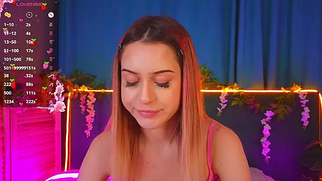 Snapshot of AlinaWalters chatting on November 20, 9:04 pm AlinaWalters online show from November 20, 9:04 pm