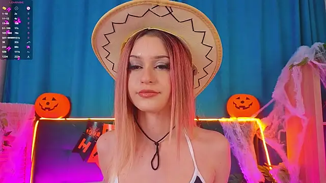 Snapshot of AlinaWalters chatting on October 24, 9:03 pm AlinaWalters online show from October 24, 9:03 pm