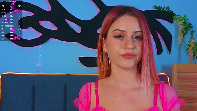 Snapshot of AlinaWalters chatting on September 20, 8:36 pm AlinaWalters online show from September 20, 8:36 pm