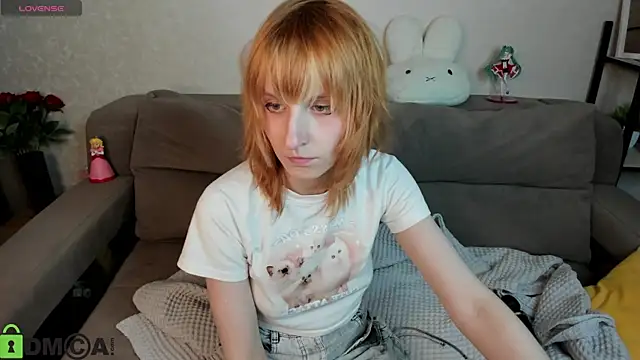 Snapshot of Little_Chips chatting on June 15, 5:23 pm Little Chips online show from June 15, 5:23 pm