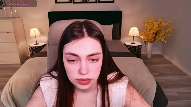 DaniellaLovely online show from February 19, 10:45 am