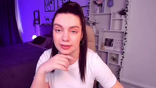 Snapshot of DaniellaLovely chatting on March 13, 10:57 am DaniellaLovely online show from March 13, 10:57 am