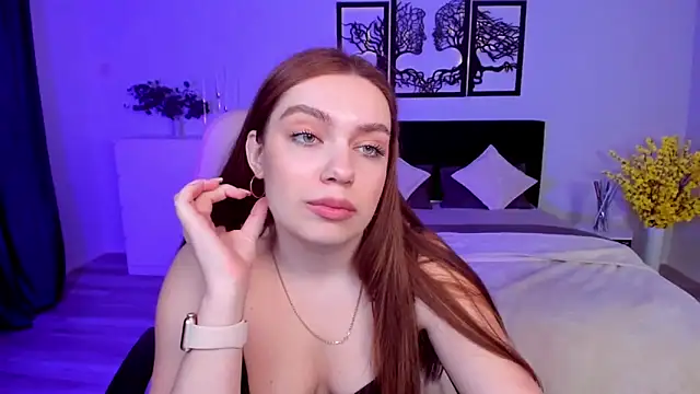Snapshot of DaniellaLovely chatting on February 9, 4:18 pm DaniellaLovely online show from February 9, 4:18 pm