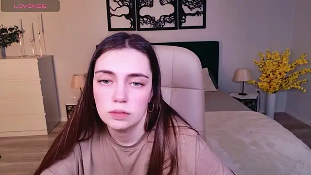 DaniellaLovely online show from February 1, 9:40 am