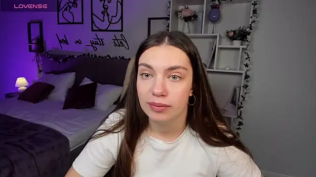 Snapshot of DaniellaLovely chatting on October 20, 10:49 am DaniellaLovely online show from October 20, 10:49 am