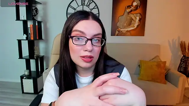 Snapshot of DaniellaLovely chatting on March 11, 11:23 am DaniellaLovely online show from March 11, 11:23 am