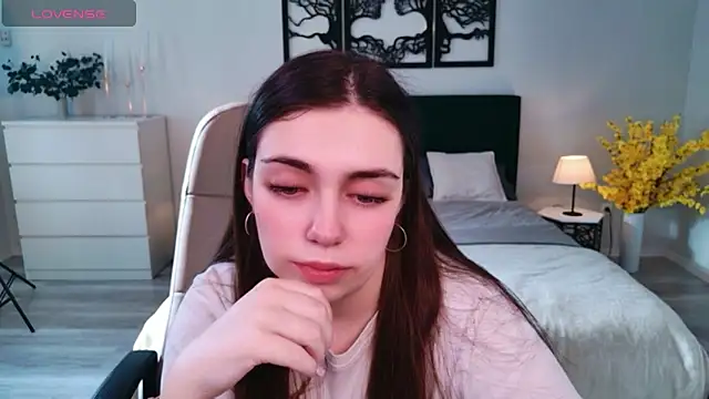 DaniellaLovely online show from February 5, 10:55 am